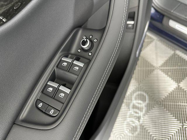 new 2025 Audi Q7 car, priced at $75,491