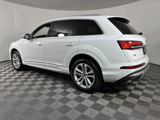 new 2025 Audi Q7 car, priced at $62,032