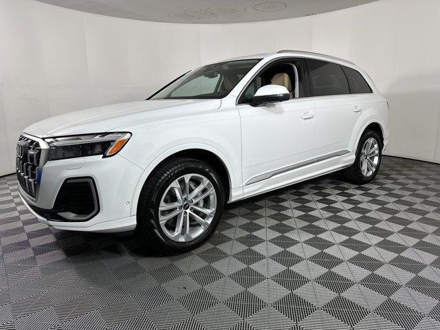 new 2025 Audi Q7 car, priced at $61,681