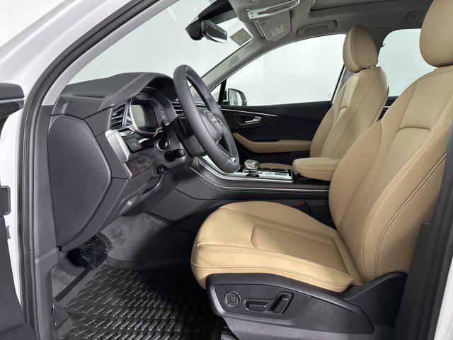 new 2025 Audi Q7 car, priced at $62,032