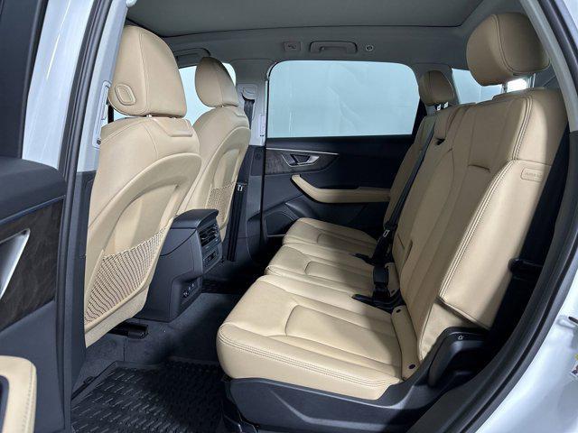 new 2025 Audi Q7 car, priced at $62,032