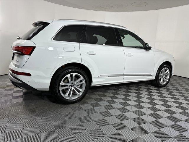 new 2025 Audi Q7 car, priced at $61,681