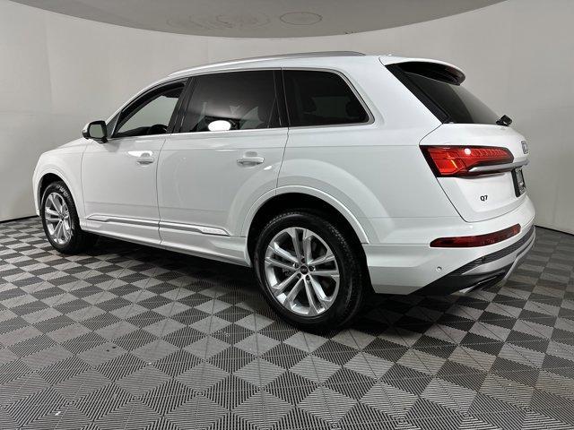 new 2025 Audi Q7 car, priced at $61,681