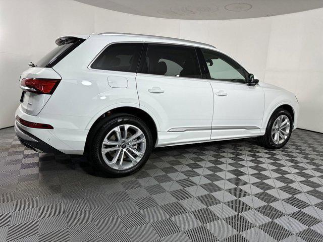 new 2025 Audi Q7 car, priced at $61,681