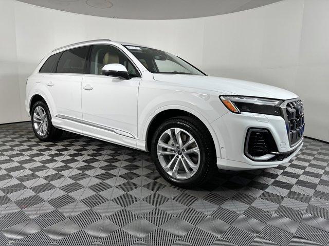 new 2025 Audi Q7 car, priced at $61,681