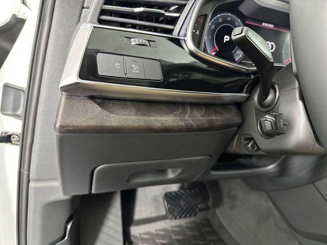 new 2025 Audi Q7 car, priced at $62,032
