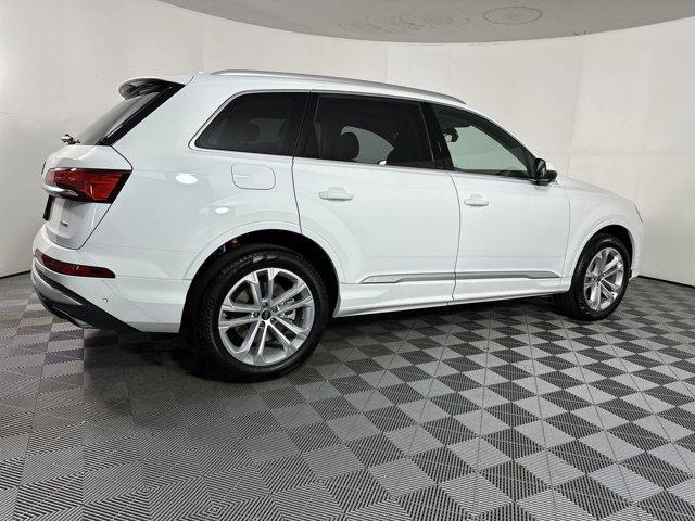 new 2025 Audi Q7 car, priced at $62,032