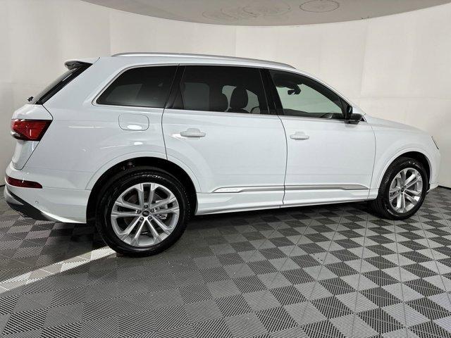 new 2025 Audi Q7 car, priced at $68,981