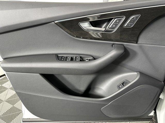 new 2025 Audi Q7 car, priced at $63,074