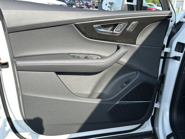 new 2025 Audi Q7 car, priced at $71,341