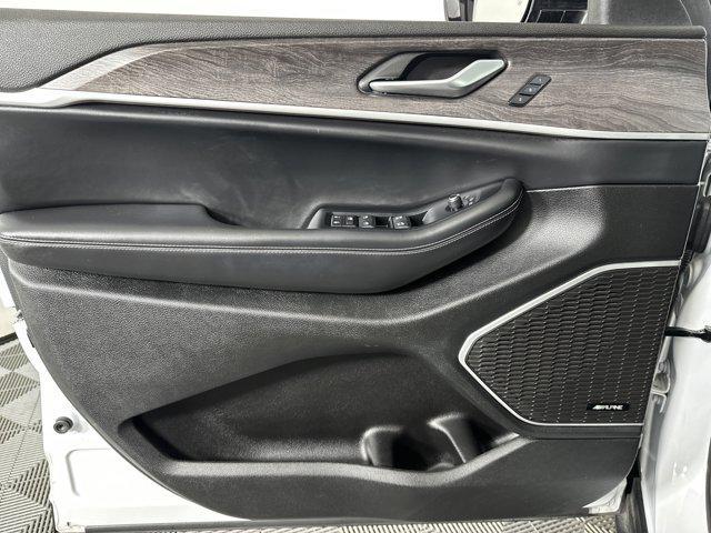 used 2022 Jeep Grand Cherokee car, priced at $27,998
