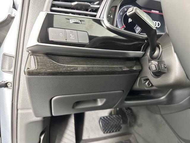 new 2025 Audi Q7 car, priced at $63,612