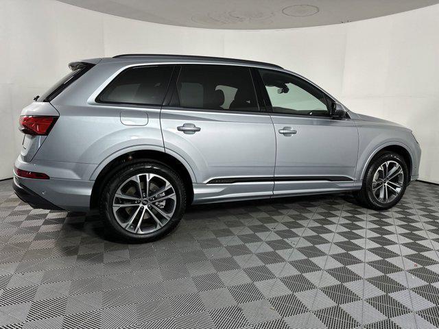 new 2025 Audi Q7 car, priced at $63,612