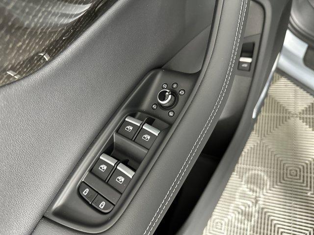 new 2025 Audi Q7 car, priced at $63,381