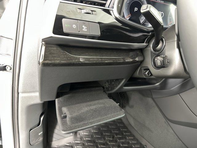 new 2025 Audi Q7 car, priced at $63,381