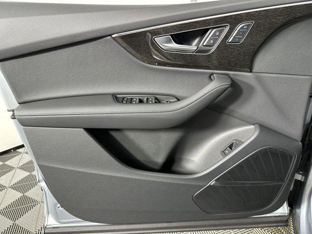new 2025 Audi Q7 car, priced at $63,612