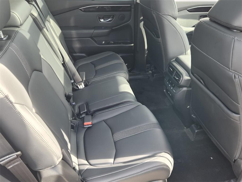 used 2025 Honda Pilot car, priced at $43,989