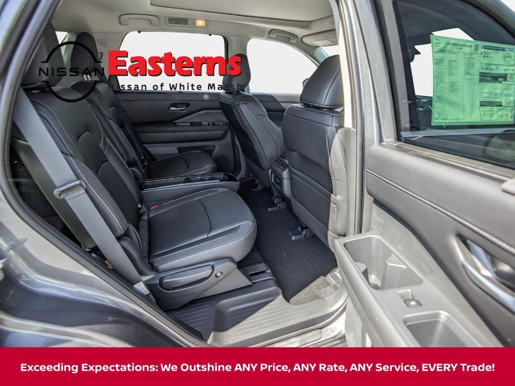 new 2025 Nissan Pathfinder car, priced at $42,721