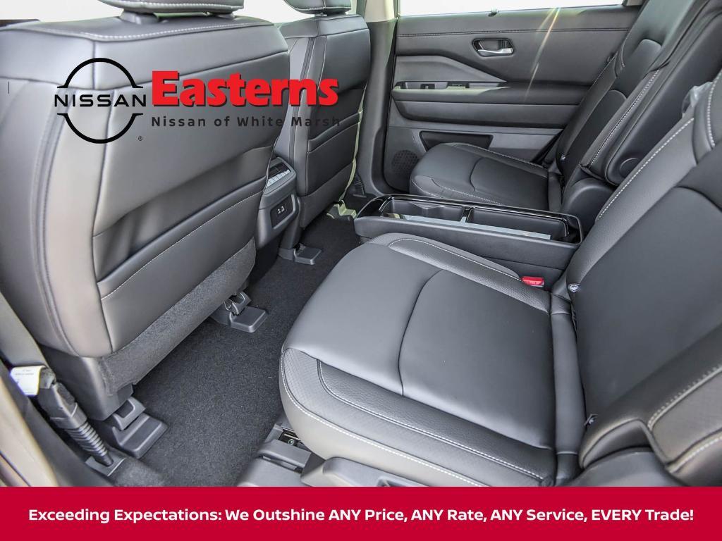 new 2025 Nissan Pathfinder car, priced at $42,721