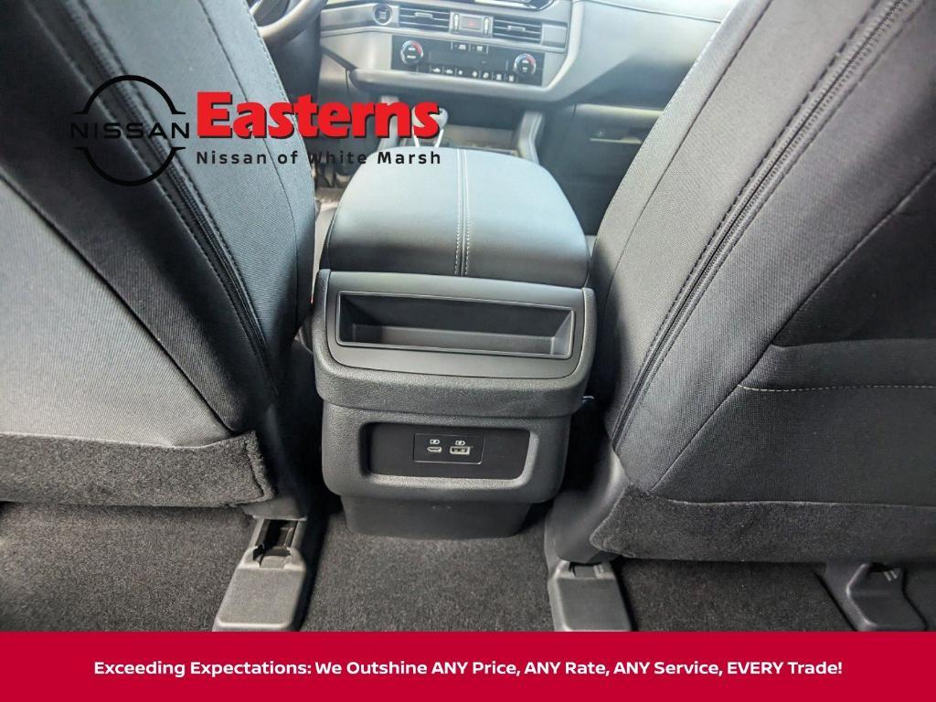 new 2025 Nissan Pathfinder car, priced at $34,601