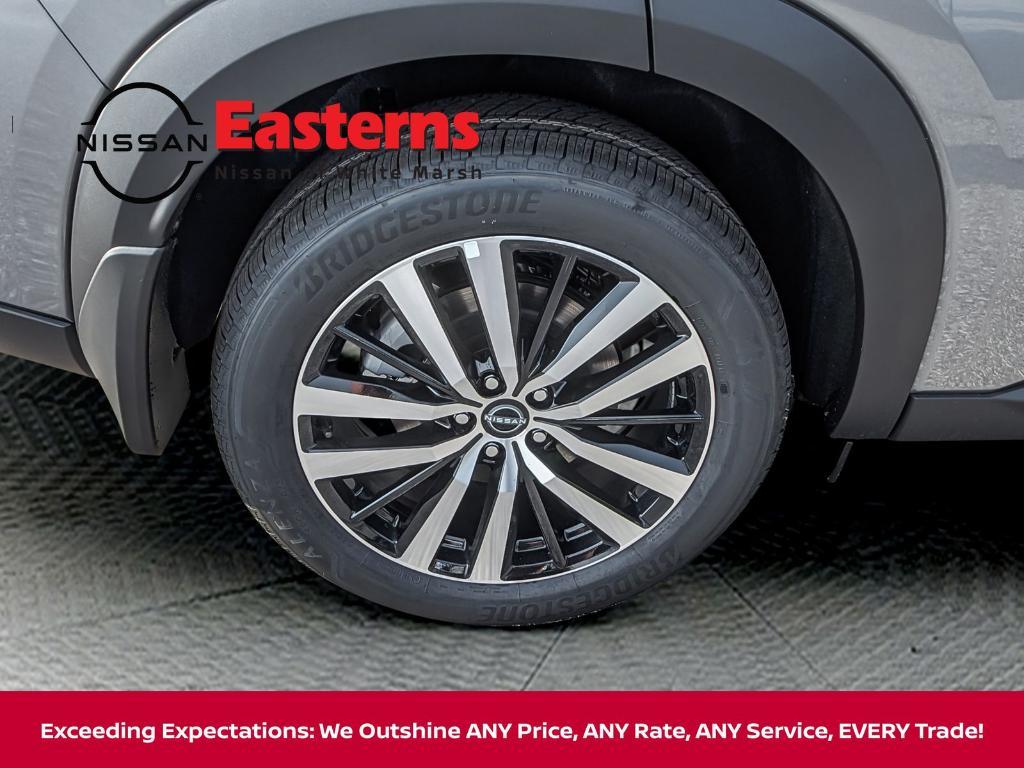 new 2025 Nissan Pathfinder car, priced at $45,967