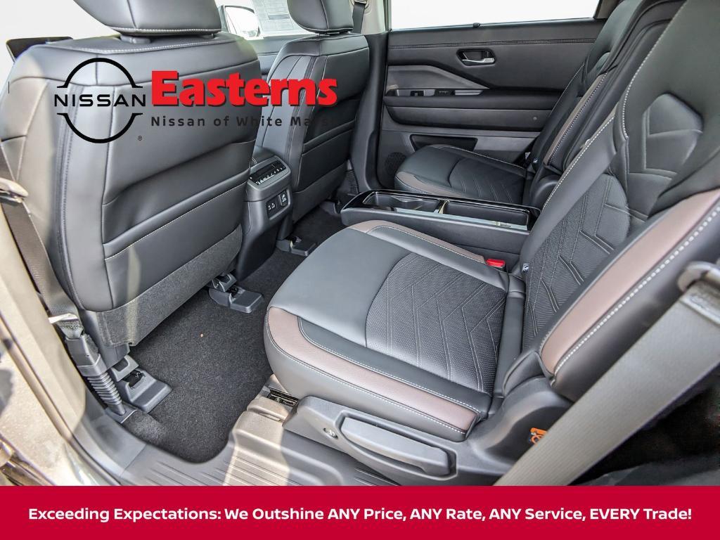 new 2025 Nissan Pathfinder car, priced at $45,967