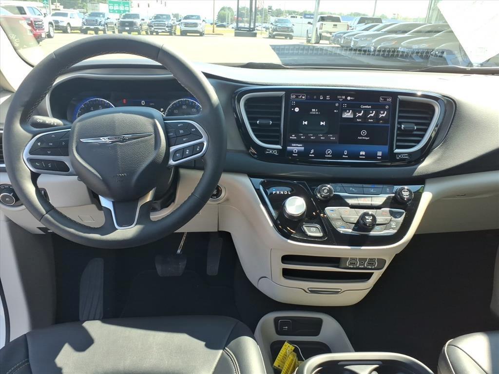 used 2024 Chrysler Pacifica car, priced at $30,988