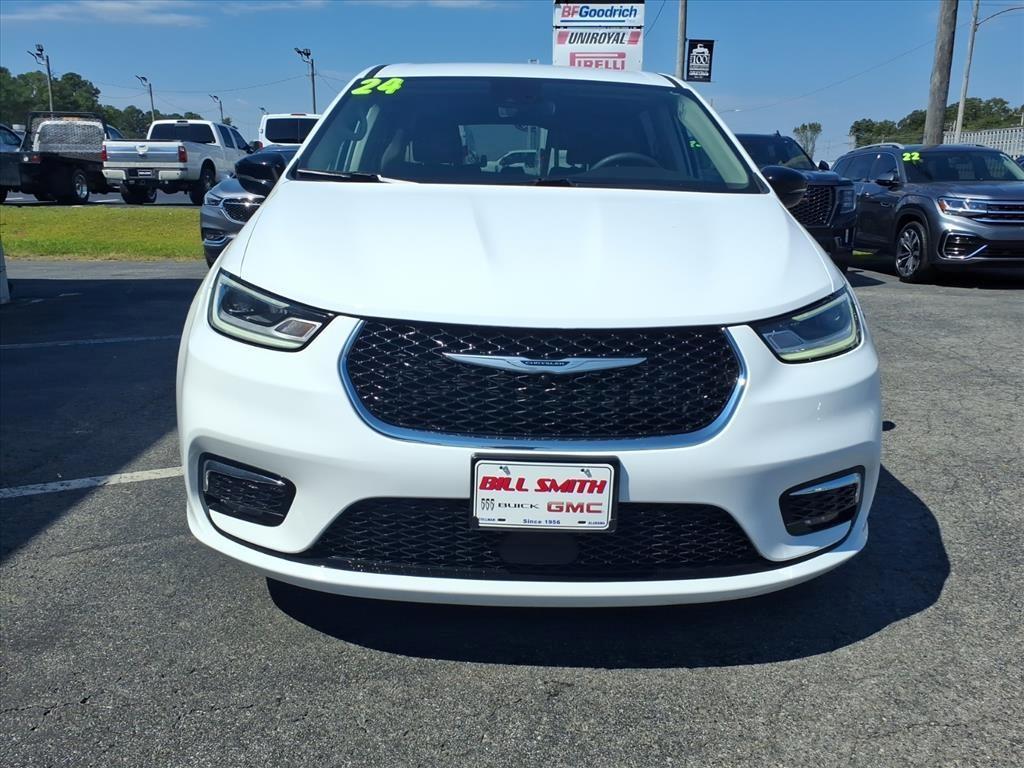 used 2024 Chrysler Pacifica car, priced at $30,988
