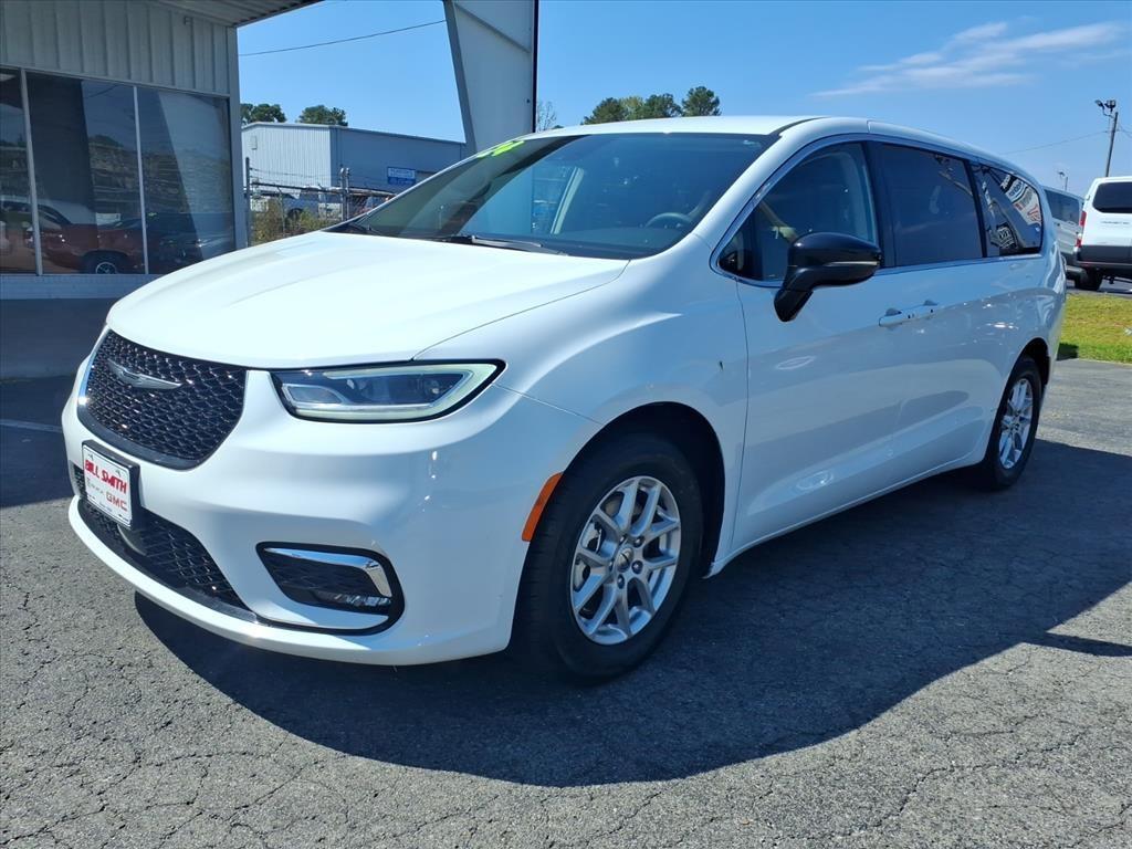used 2024 Chrysler Pacifica car, priced at $30,988