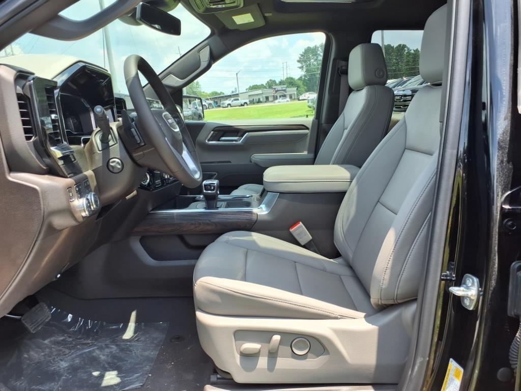 new 2025 GMC Sierra 1500 car, priced at $56,560