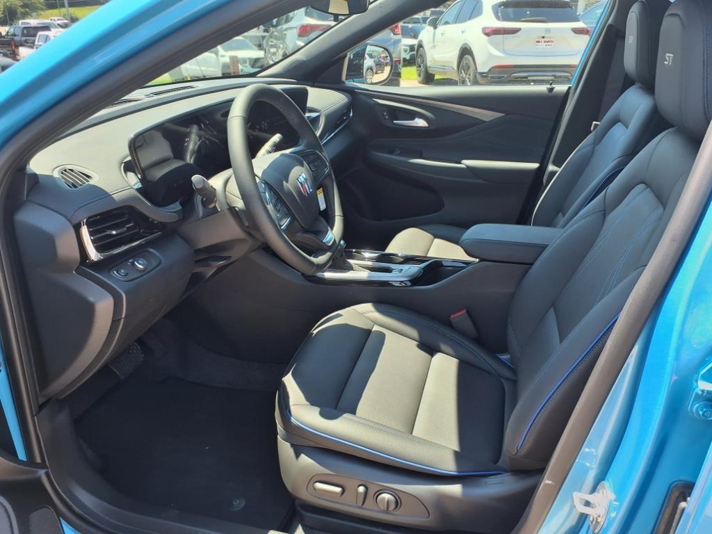 new 2025 Buick Envista car, priced at $27,035
