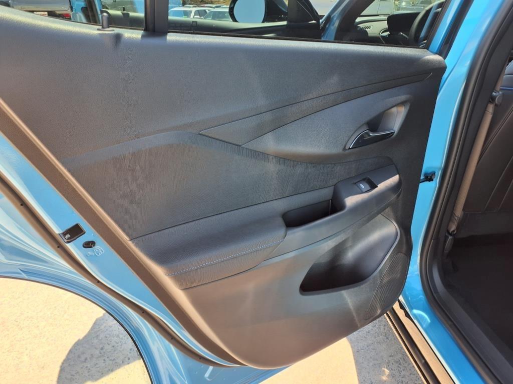new 2025 Buick Envista car, priced at $27,035
