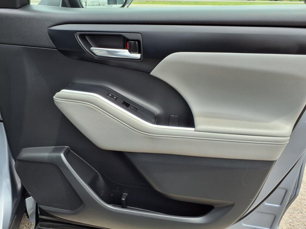 used 2020 Toyota Highlander car, priced at $27,987