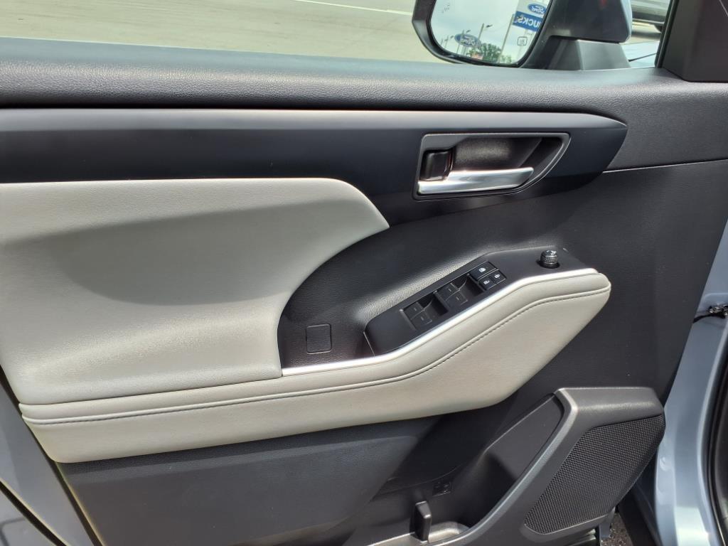 used 2020 Toyota Highlander car, priced at $27,987