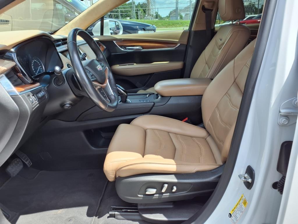used 2017 Cadillac XT5 car, priced at $18,897