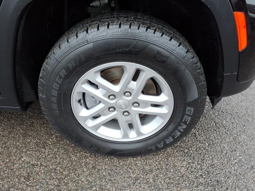 used 2023 Jeep Grand Cherokee car, priced at $24,967