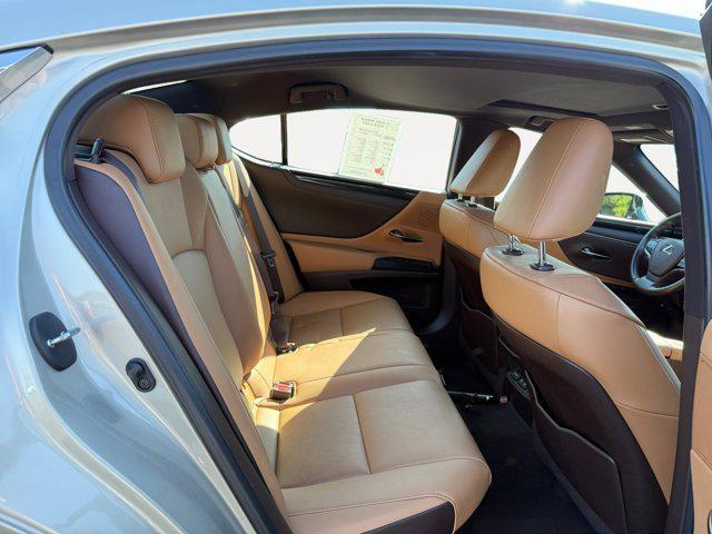 used 2021 Lexus ES 300h car, priced at $32,699