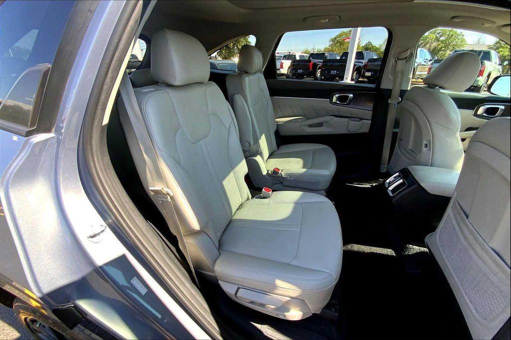 used 2022 Kia Sorento car, priced at $33,986
