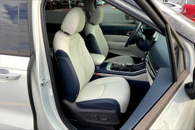 used 2025 Kia Carnival Hybrid car, priced at $54,900