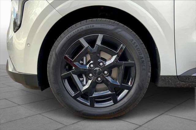 used 2025 Kia Carnival Hybrid car, priced at $54,900
