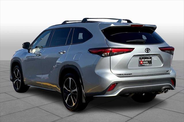 used 2022 Toyota Highlander car, priced at $38,690
