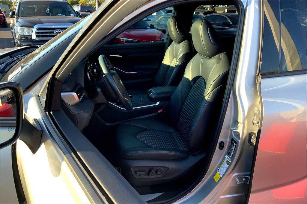 used 2023 Toyota Highlander car, priced at $39,850