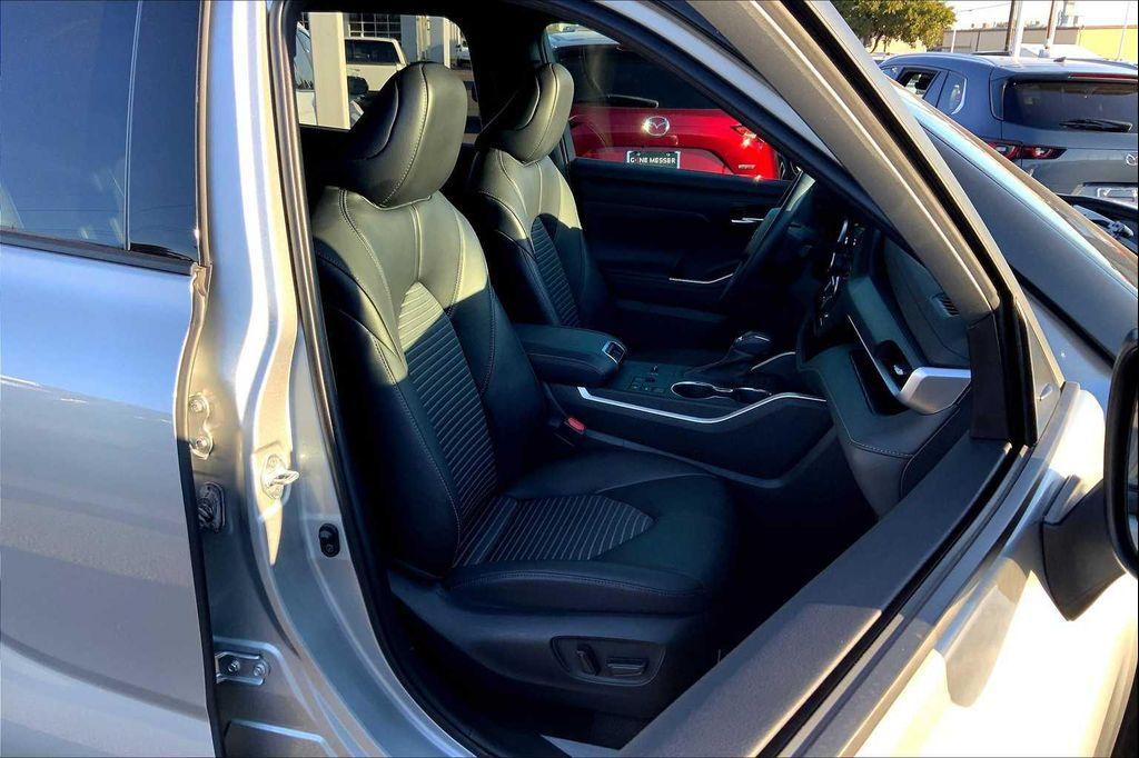 used 2023 Toyota Highlander car, priced at $39,850