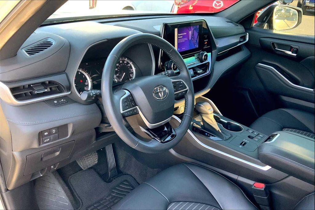 used 2023 Toyota Highlander car, priced at $39,850