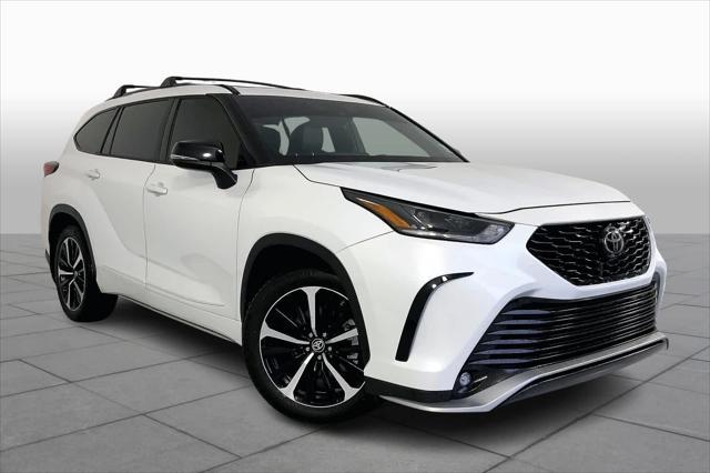 used 2022 Toyota Highlander car, priced at $38,886