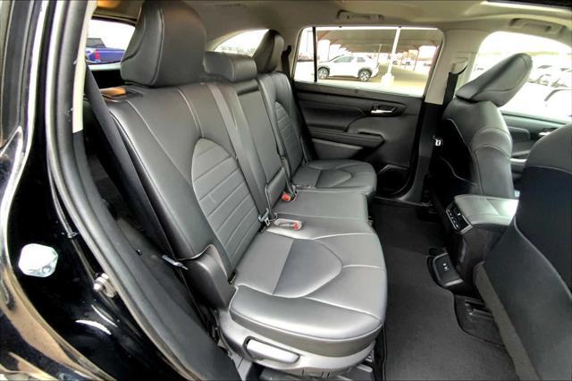 used 2021 Toyota Highlander car, priced at $32,800