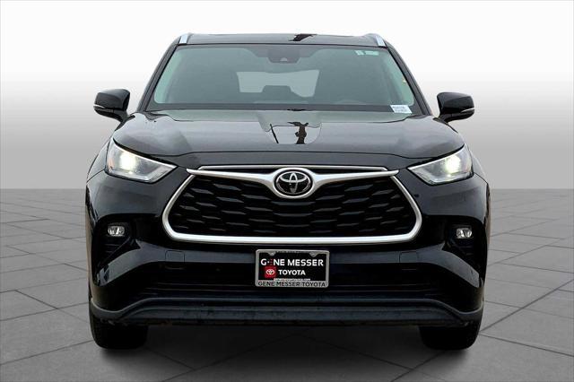 used 2021 Toyota Highlander car, priced at $32,800