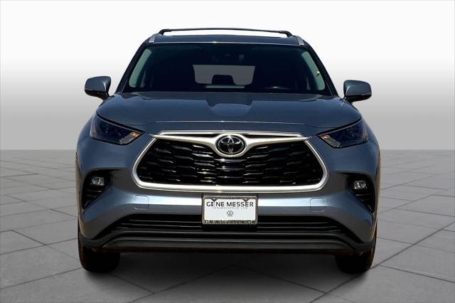 used 2022 Toyota Highlander car, priced at $33,140