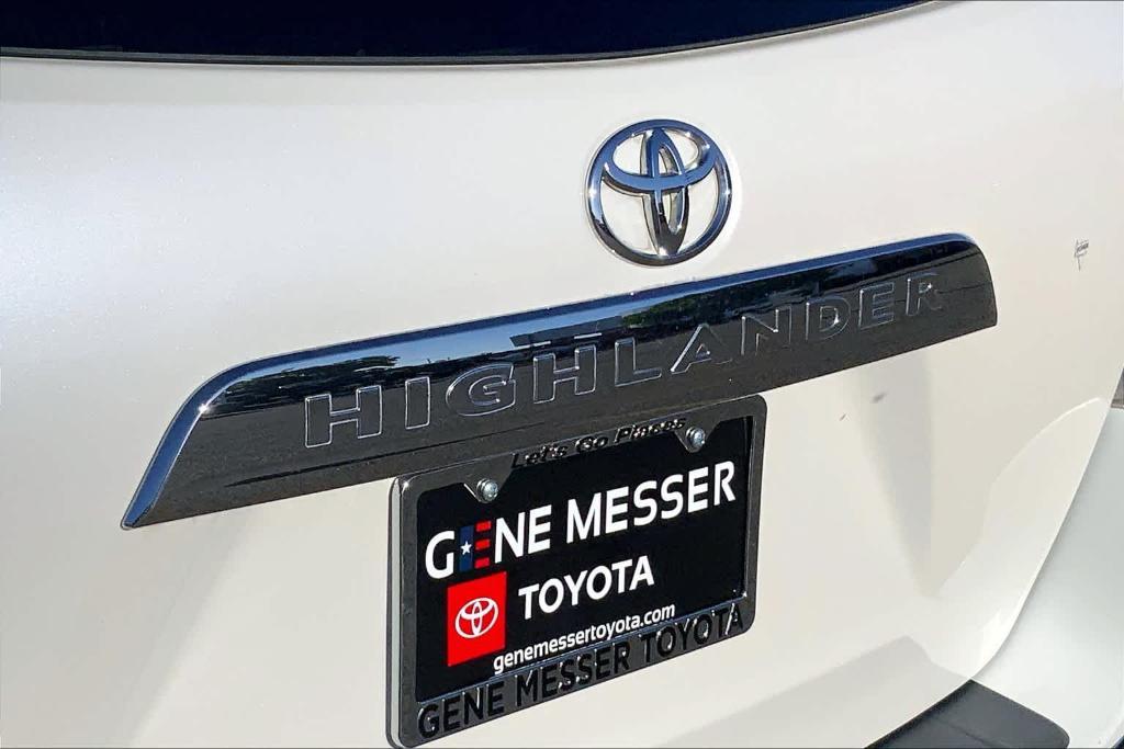 used 2013 Toyota Highlander car, priced at $12,800