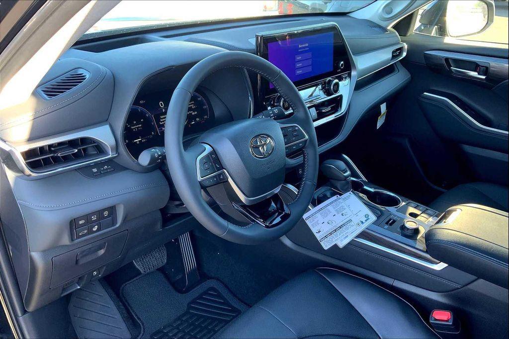 new 2025 Toyota Highlander car, priced at $56,389